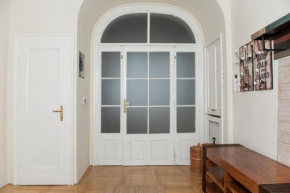 velký apartmán (145m2), v historickom centre Bratislavy na pešej zóne